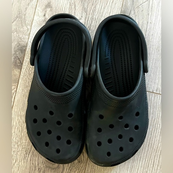 Black Crocs size 7 - Picture 1 of 5